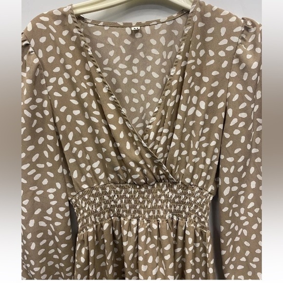 Shein Women’s Beige Tan Polka Dot V-Neck Shirred Waist Mini Dress Size Medium - Picture 2 of 13